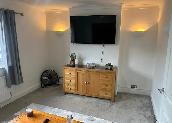 Albans Road Apartment - 4 Bedroom Luxury Stay